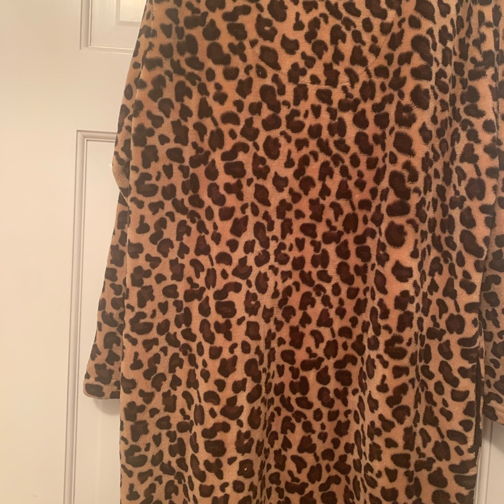 Leopard Print Long Velour Robe - Picture 4 of 6